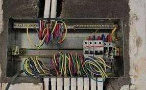 橫平豎直的水電布線 美觀的陷阱？老師傅一語道破背后隱患